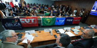 Projeto de lei que regulamenta negociação coletiva no serviço público é protocolado na Câmara